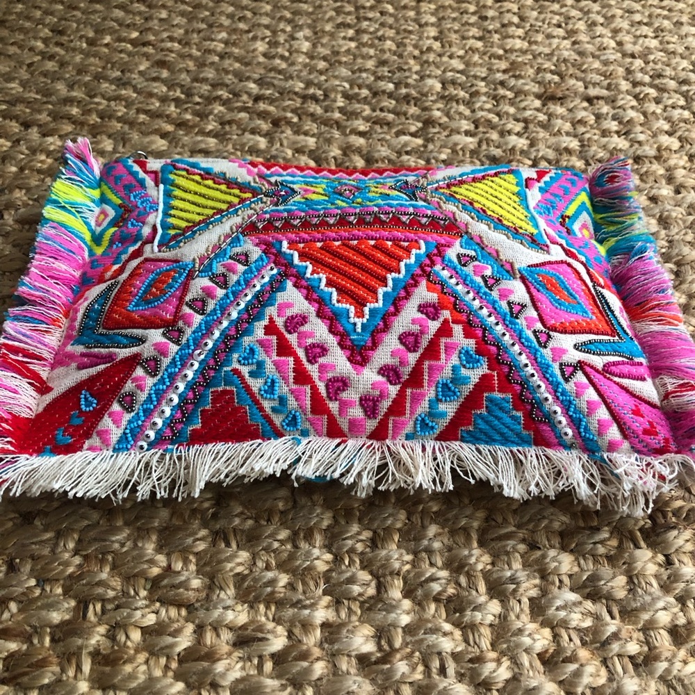 New: Tara Grinna Embroidered Fringe Clutch - Picture 4 of 10